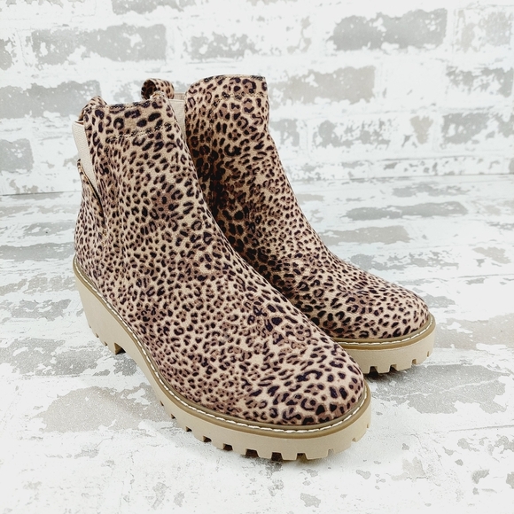 NEW DV Dolce Vita Rielle Tan Brown Leopard Print Lug Sole Ankle Boots F1031 - Picture 4 of 12